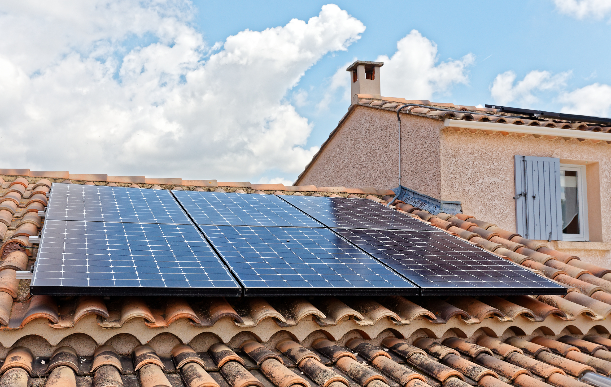 Panneaux solaires sur toiture ou au sol : que faut-il savoir ?